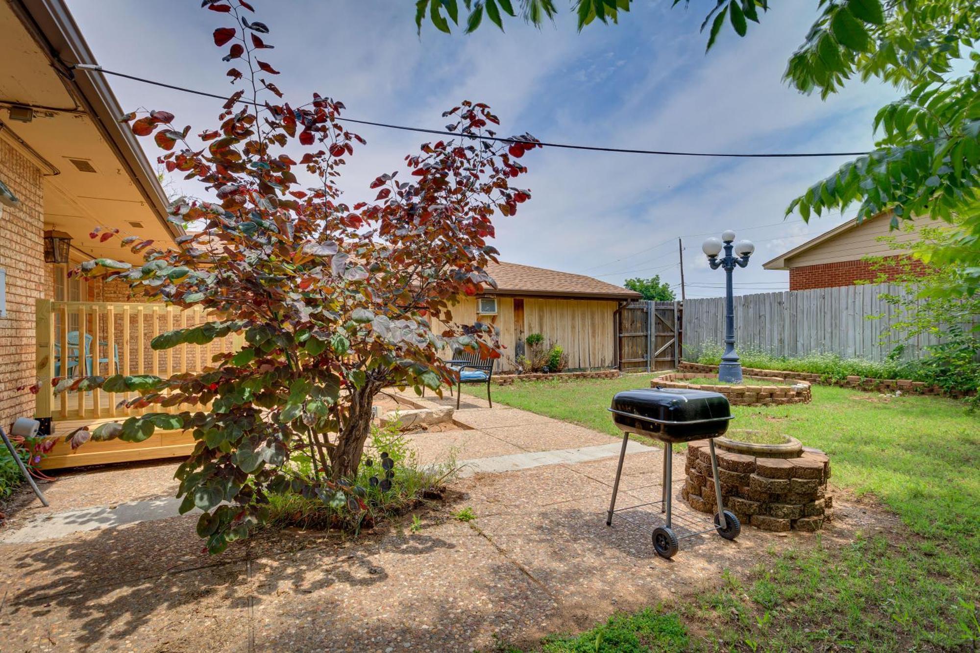 Lawton Home With Deck, Near Casinos And Museums! Exterior photo